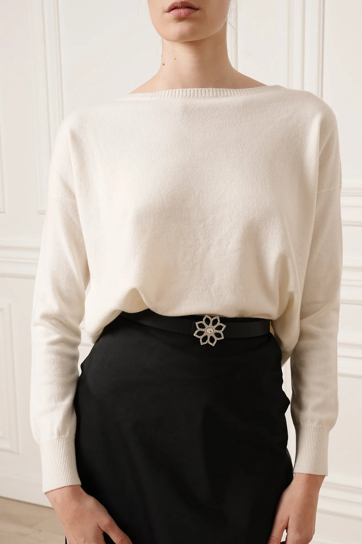 Rania Boat Neck Cashmere Sweater In Luna